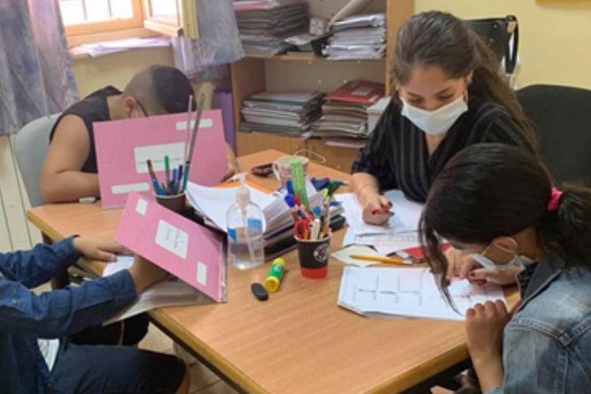 Palestinian children learning English